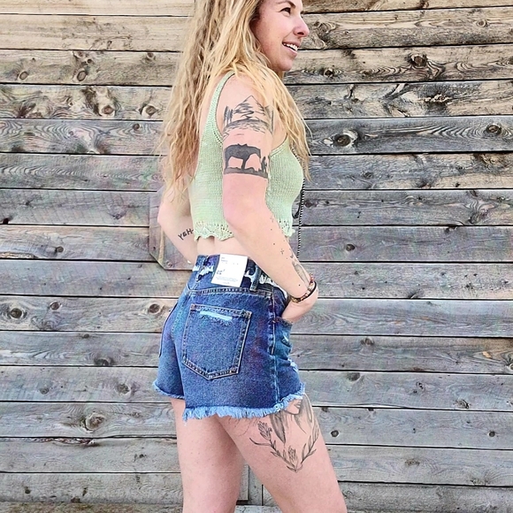 KanCan Shorts - Picture 2 of 3